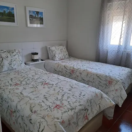 Casa Do Ninho - Entre O Campo E A *